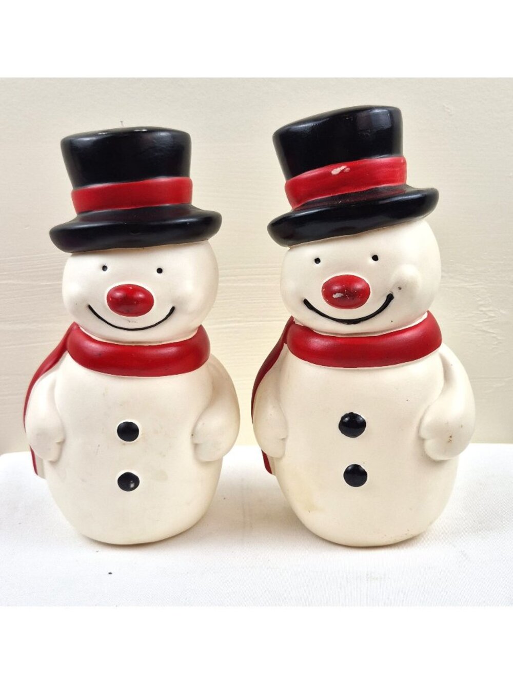 Vintage Snowman Blow Mold Red & Black Scarves Hats Plastic Made In Philippines